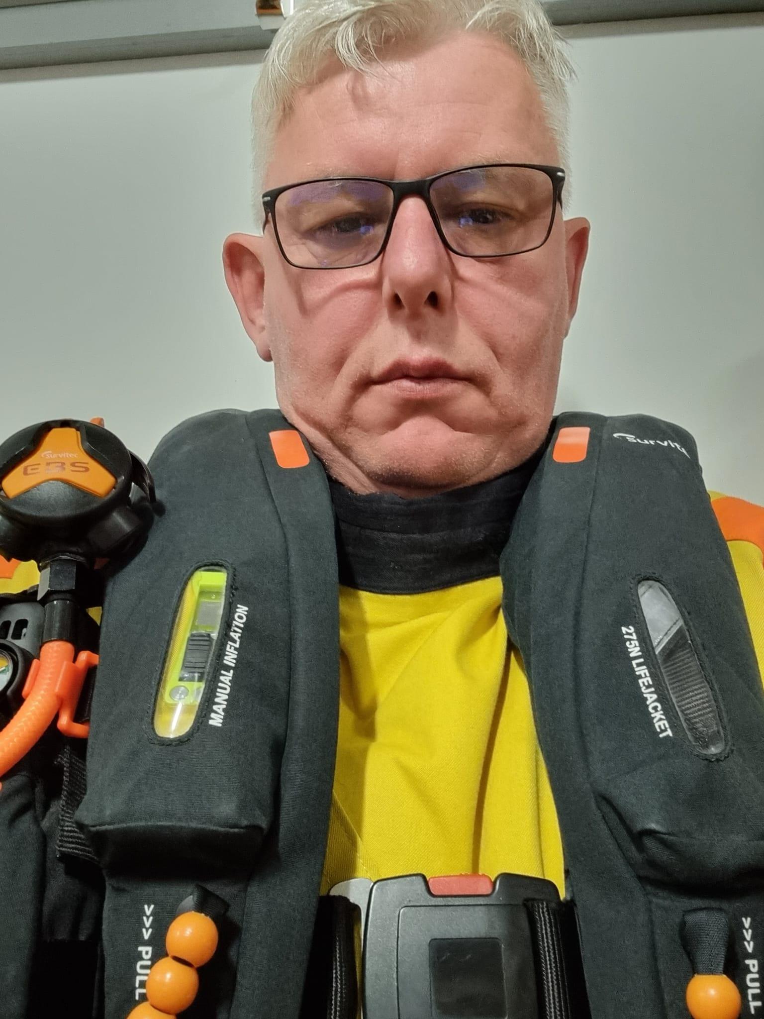Andrew Domelow w sprzęcie offshore — medyk i specjalista HSE
